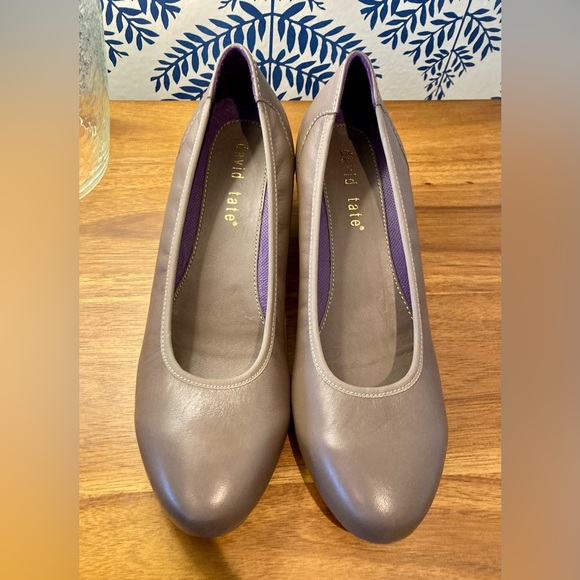 David Tate sz 8 taupe pumps. - Picture 1 of 5